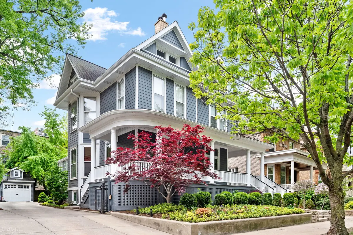 819 W Junior Terrace, Chicago, IL 60613 - #1