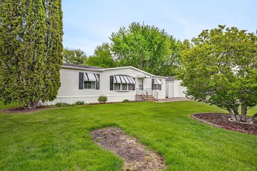 2910 E 11th Road, Ottawa, IL 61350 - #3