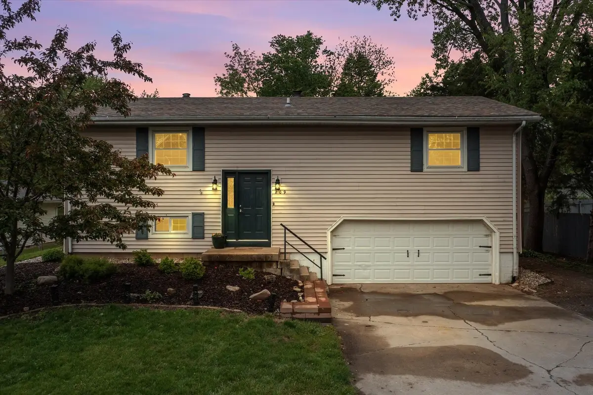 209 N Jefferson Street, Mahomet, IL 61853 - #1