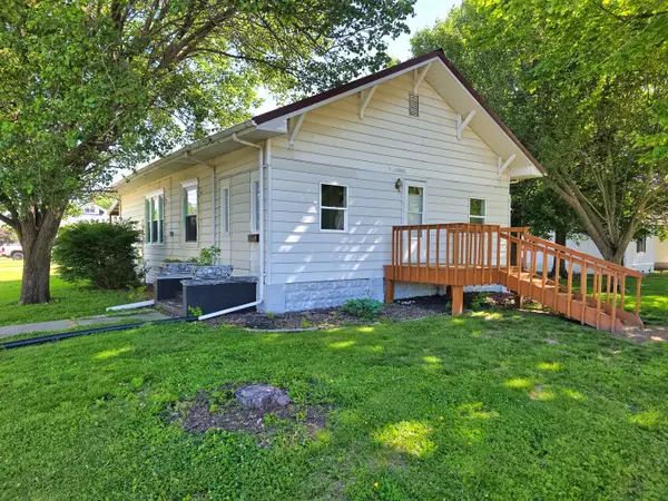 203 Fair Avenue, Flora, IL 62839