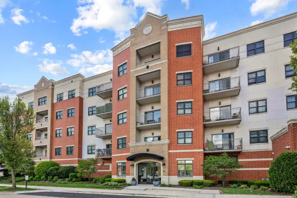 14 S Prospect Street #401, Roselle, IL 60172