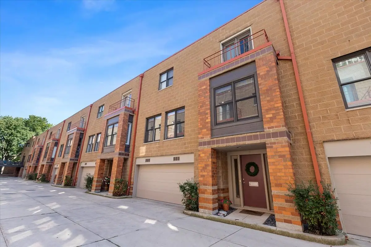 950 W Berwyn Avenue #3, Chicago, IL 60640 - #1