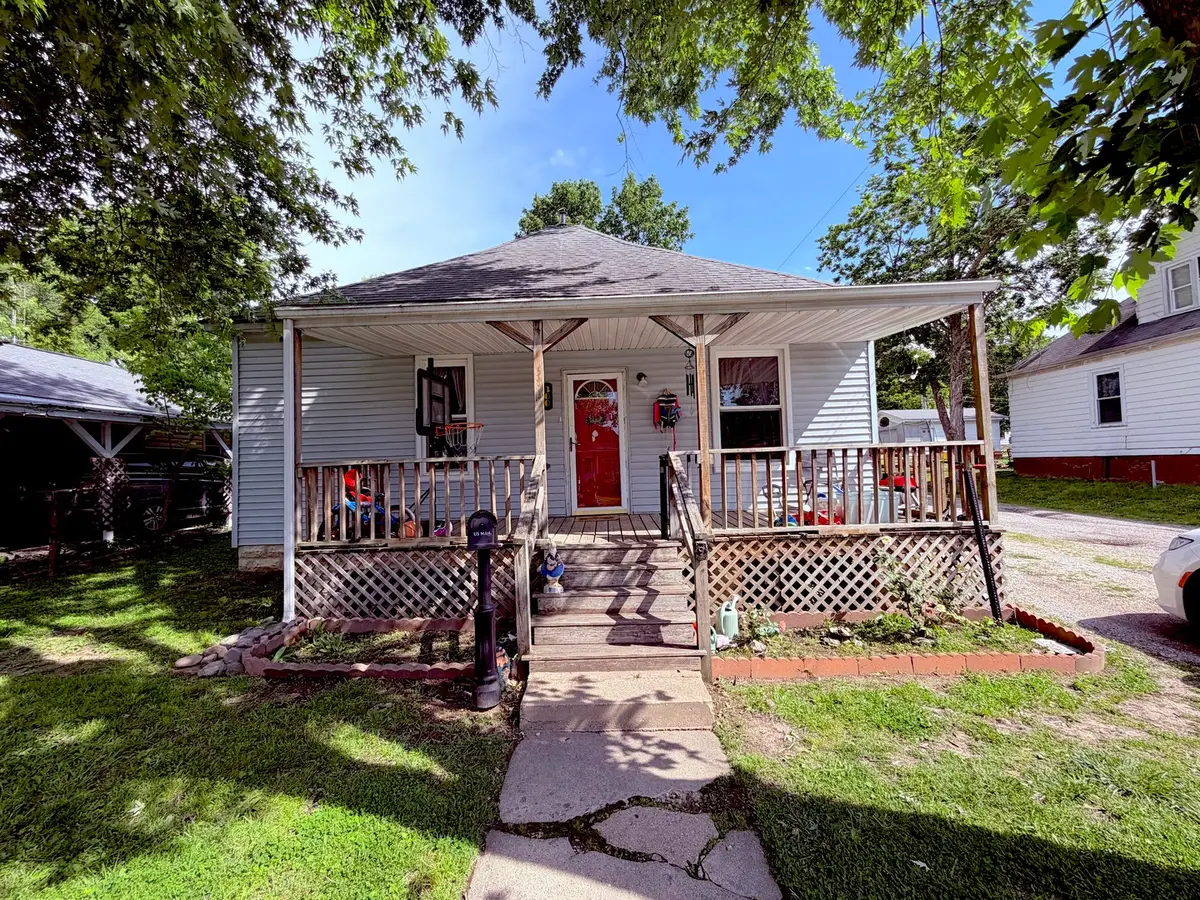 300 W Allmon Street, Salem, IL 62881 - #1