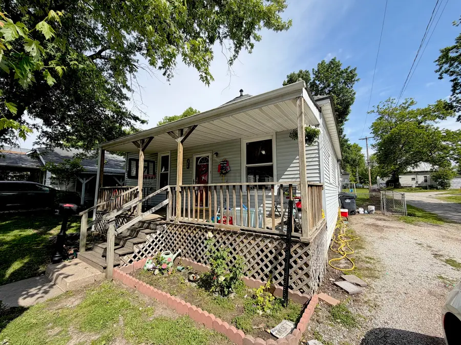 300 W Allmon Street, Salem, IL 62881 - #2