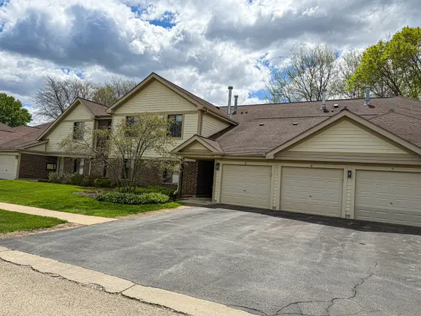 823 E Coach Road #5, Palatine, IL 60074