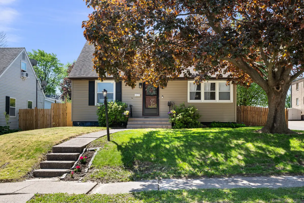 1629 W Columbia Avenue, Davenport, IA 52804 - #1