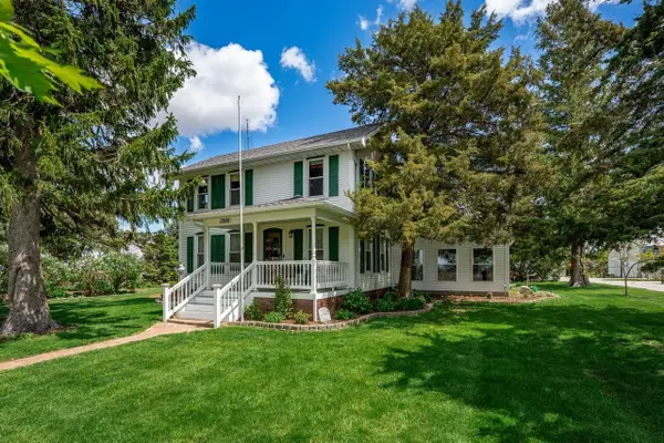 1392 Red Brick Road, Dixon, IL 61021