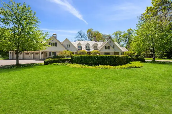 30 Bridlewood Road, Northbrook, IL 60062