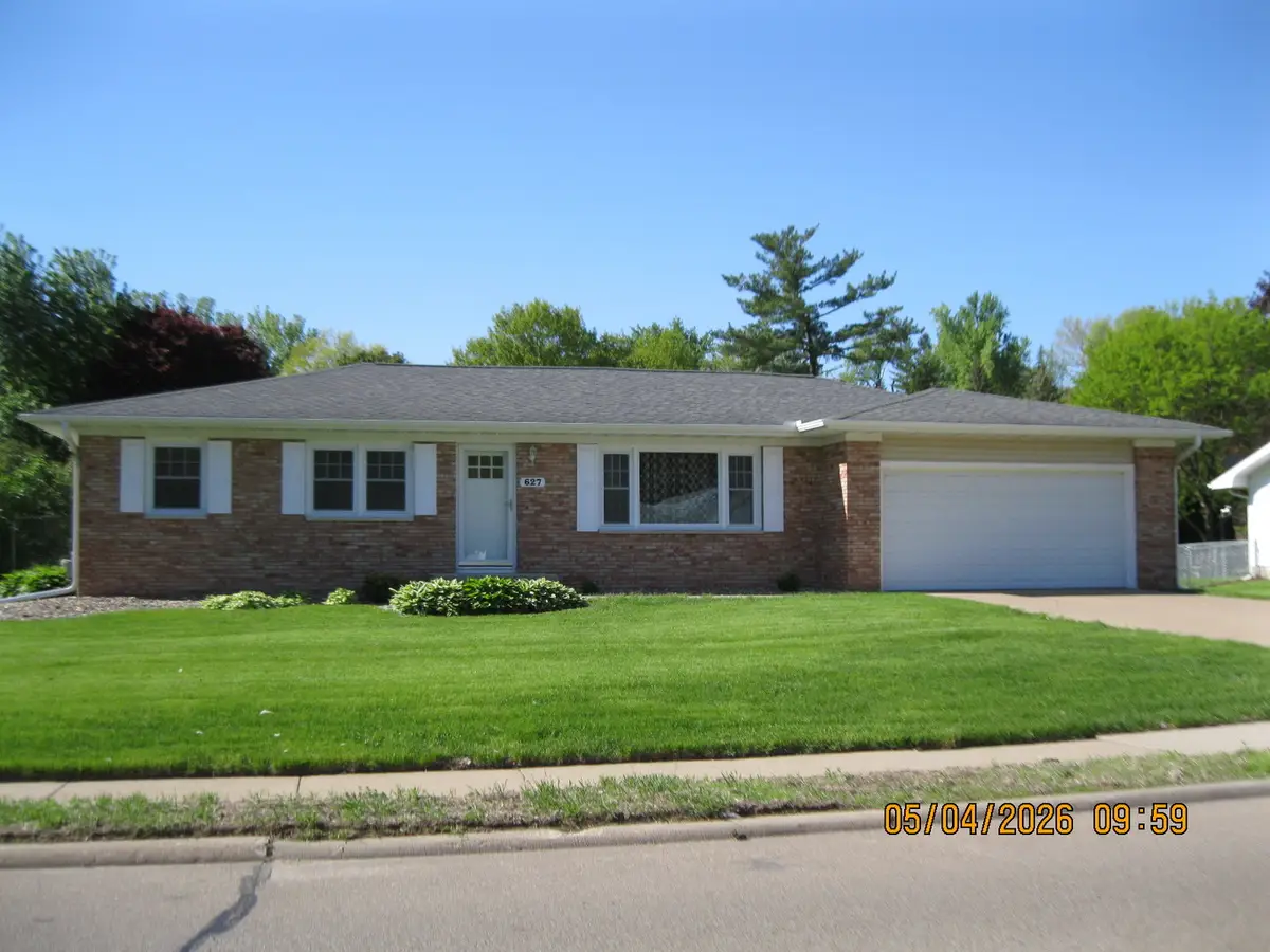 627 13th Avenue N, Clinton, IA 52732 - #1