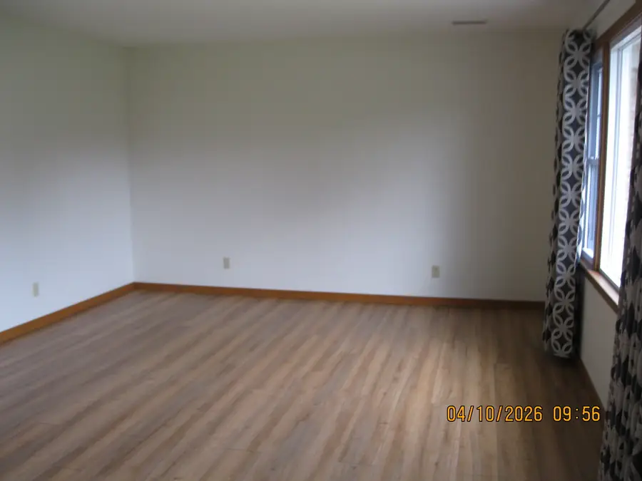 627 13th Avenue N, Clinton, IA 52732 - #2
