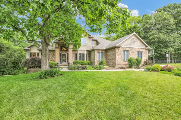 1516 River Bluff Drive, Mahomet, IL 61853
