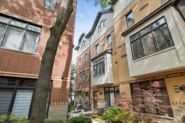 Address Withheld By Seller, Oak Park, IL 60302