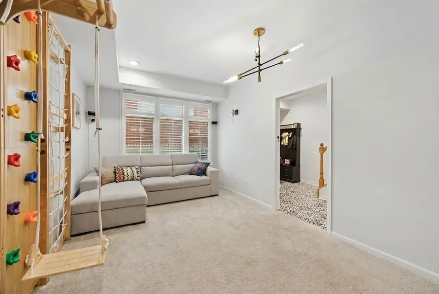 Address Withheld By Seller, Oak Park, IL 60302 - #3