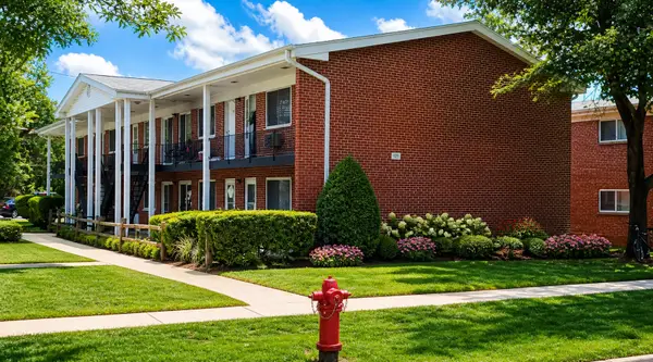 323 N Princeton Avenue #8, Villa Park, IL 60181