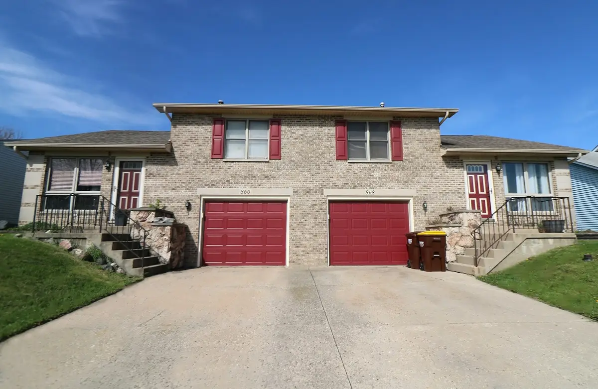 860-868 Carol Avenue, Woodstock, IL 60098 - #1