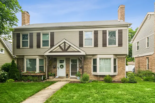 512 E Russell Street, Barrington, IL 60010
