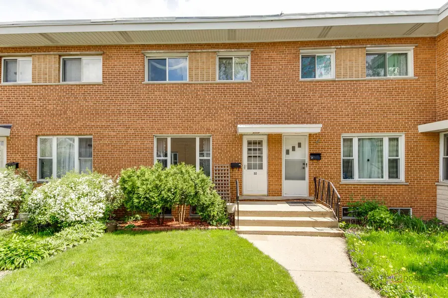 32 N Albert Street, Mount Prospect, IL 60056 - #2