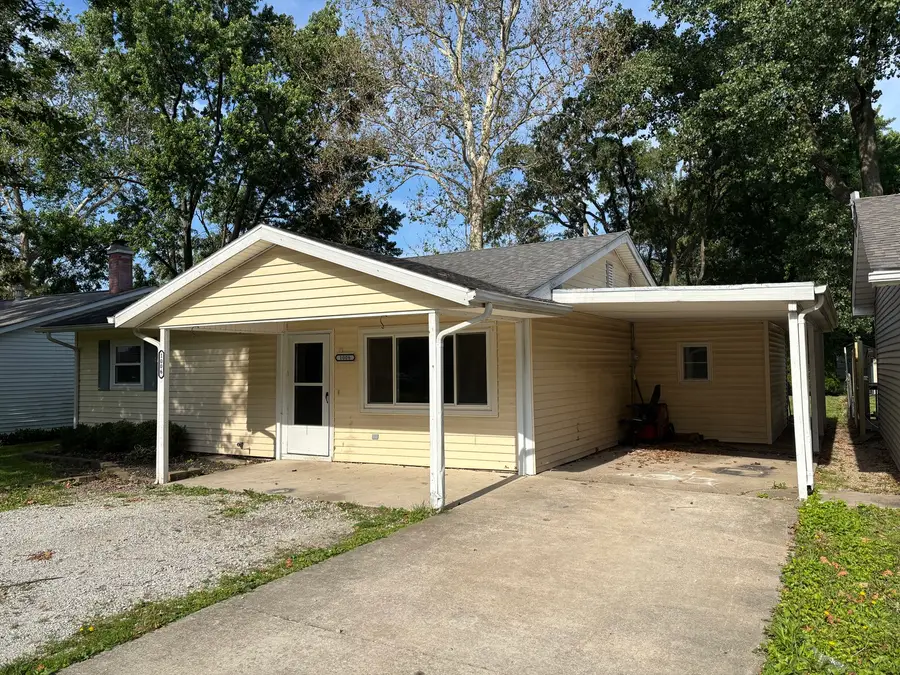 1006 S Eastview Drive, Tuscola, IL 61953 - #2