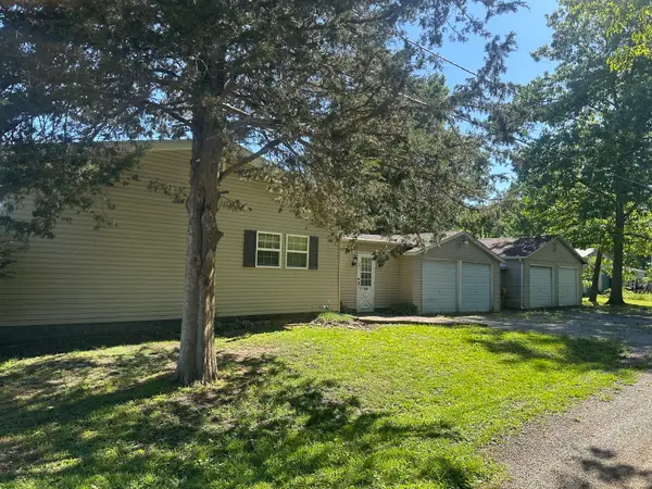 204 W Coal Street, Buckner, IL 62819
