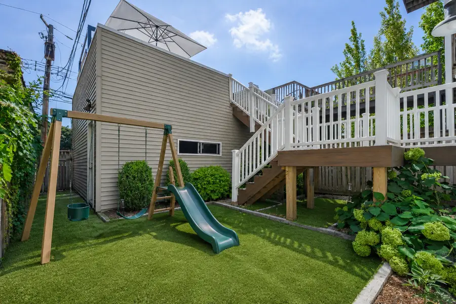 3653 N Bosworth Avenue, Chicago, IL 60613 - #3