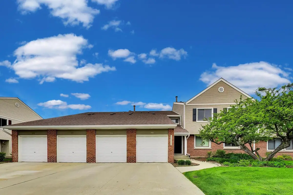 1068 Hidden Lake Drive #1068, Buffalo Grove, IL 60089 - #1