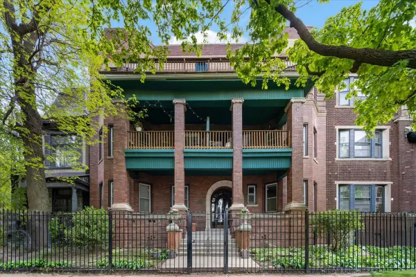 839 W Lakeside Place #1W, Chicago, IL 60640