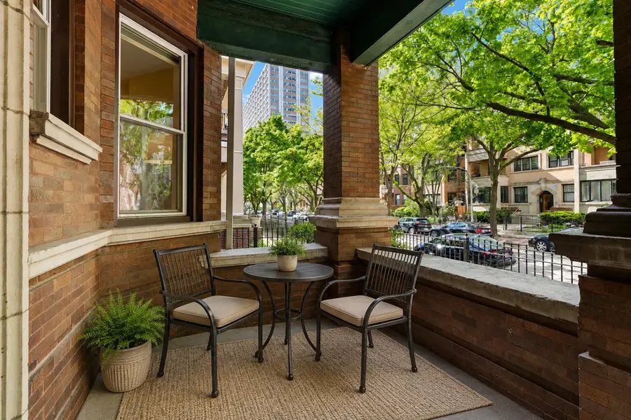 839 W Lakeside Place #1W, Chicago, IL 60640 - #3