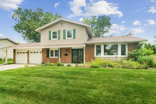 852 E Plate Drive, Palatine, IL 60074