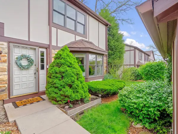 67 White Oak Circle, St. Charles, IL 60174