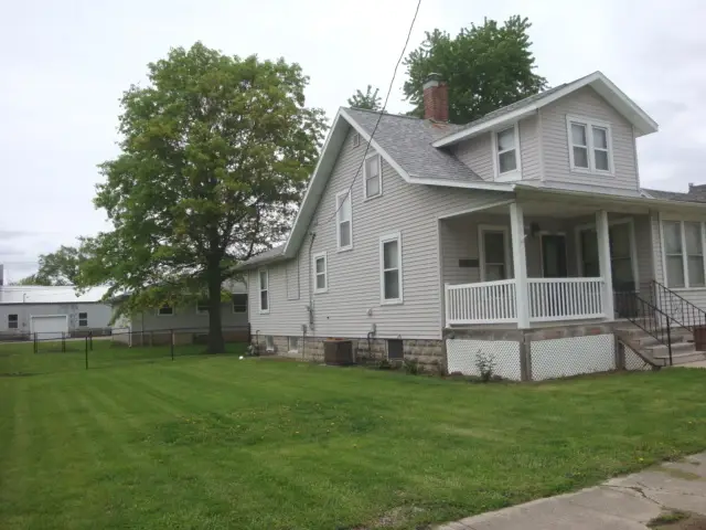 221 W Garfield Avenue, Cissna Park, IL 60924 - #3