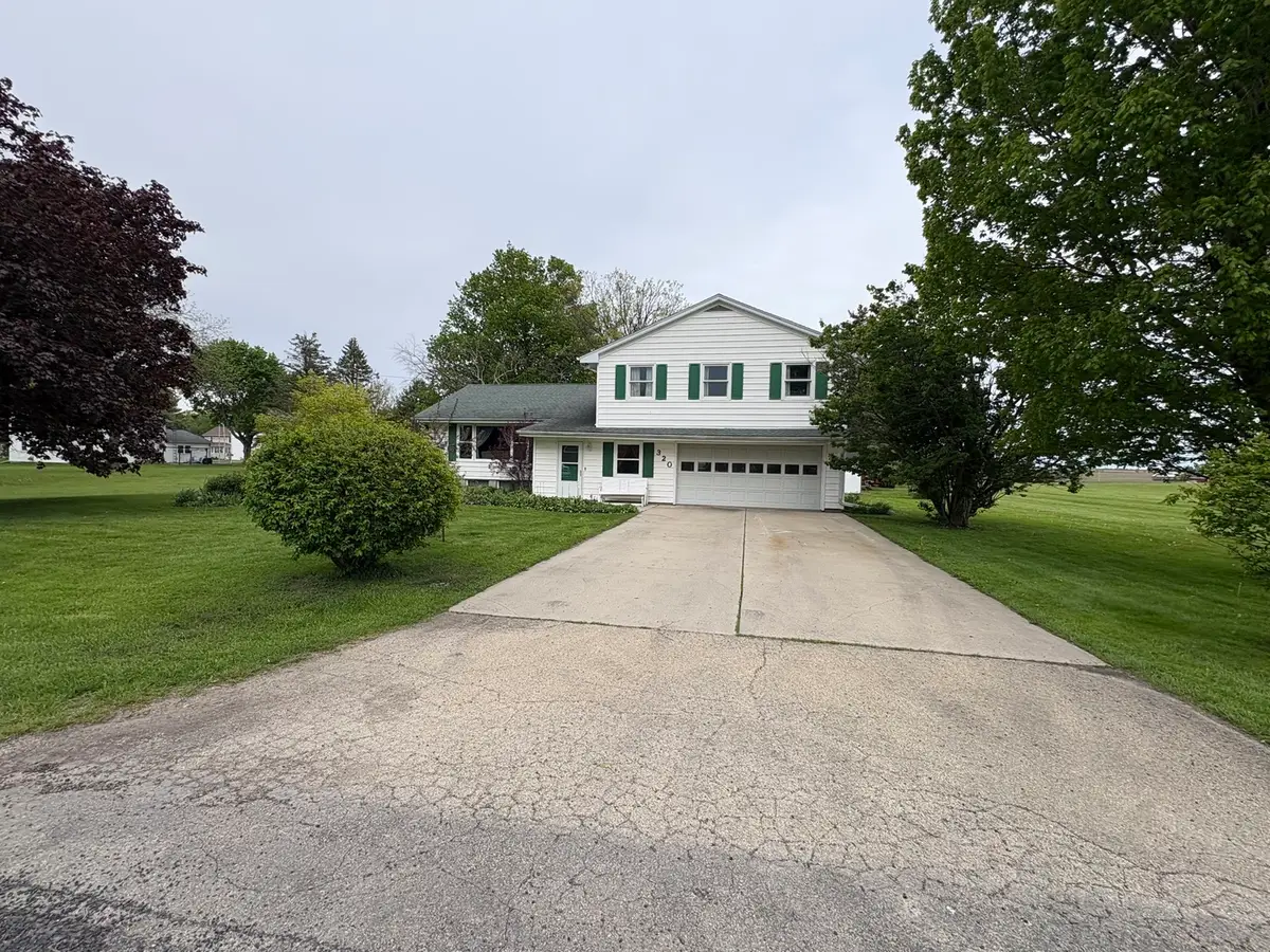 320 S Main Street, Creston, IL 60113 - #1