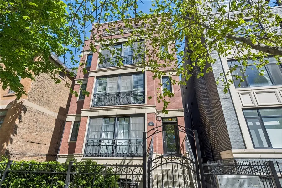 920 W Barry Avenue #4, Chicago, IL 60657 - #2