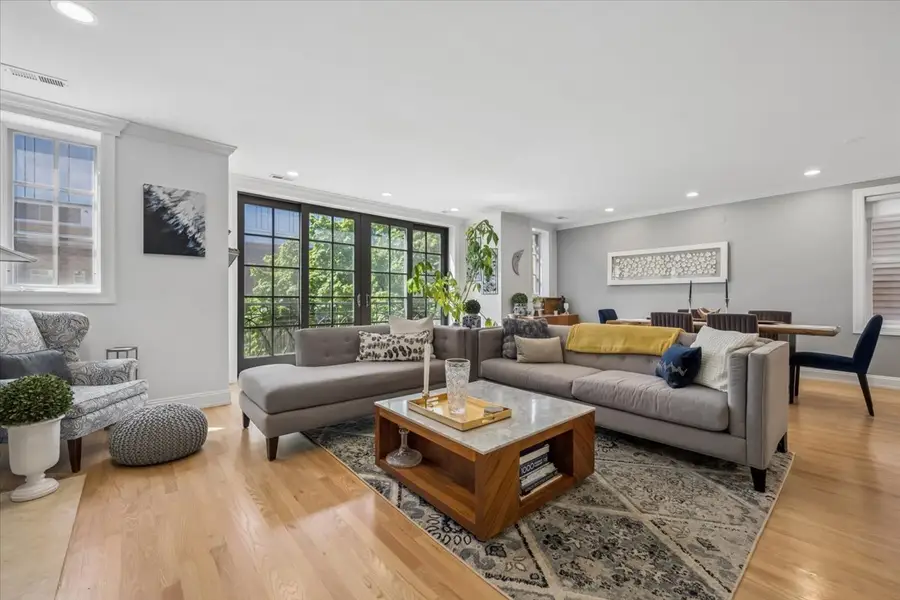 920 W Barry Avenue #4, Chicago, IL 60657 - #3