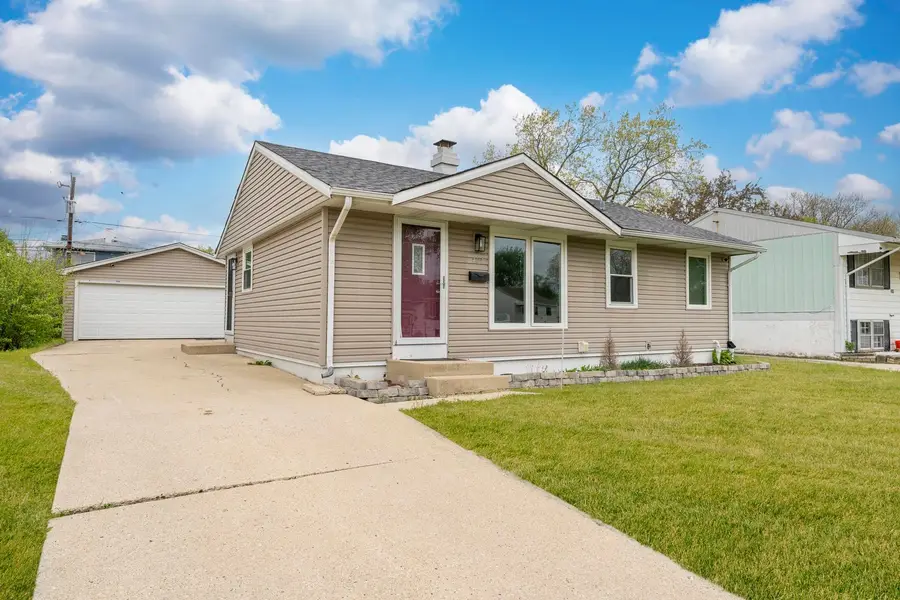 404 E Lincoln Avenue, Glendale Heights, IL 60139 - #2