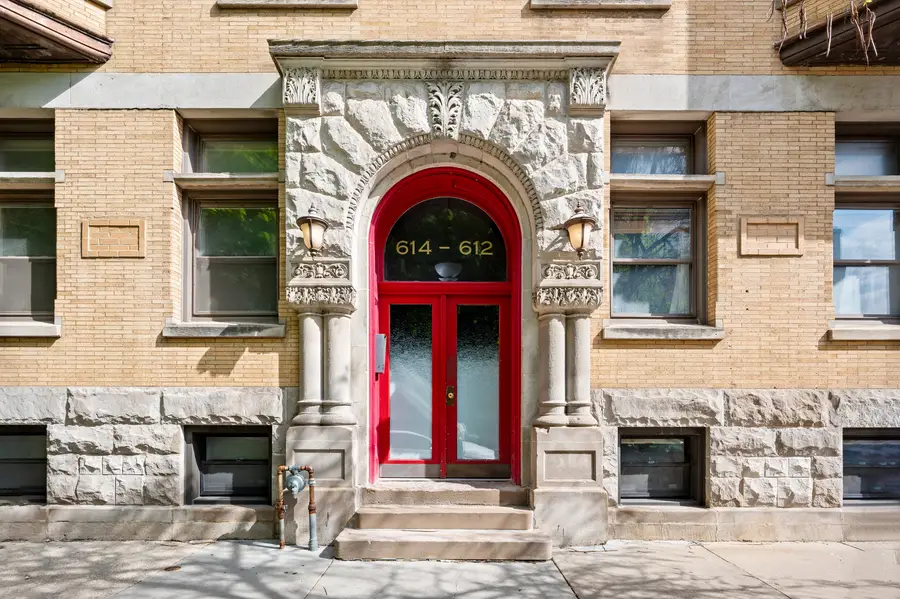 612 W Barry Avenue #1, Chicago, IL 60657 - #3