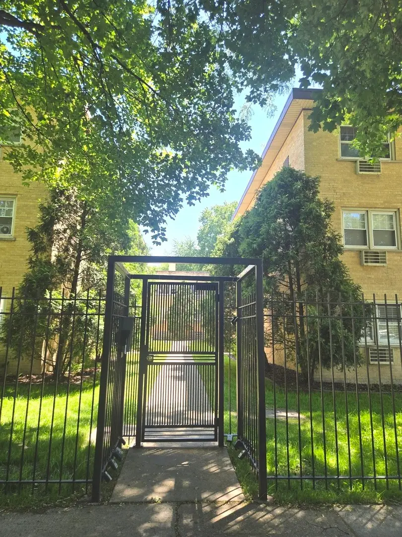 1819 W Touhy Avenue #6, Chicago, IL 60626 - #2