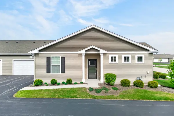 1021 Crestview Lane, Pingree Grove, IL 60140