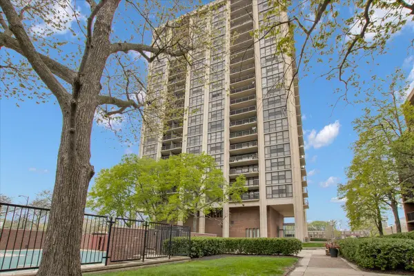 2901 S Michigan Avenue #1301, Chicago, IL 60616