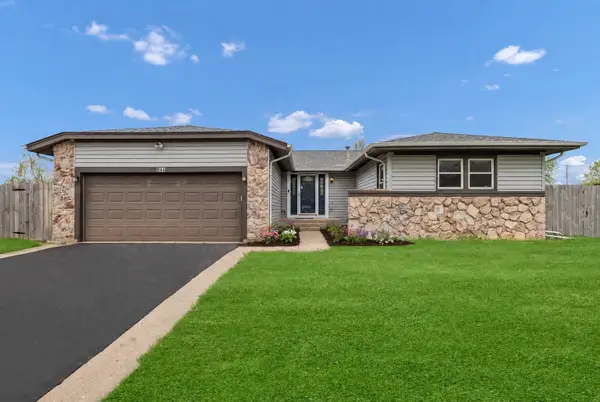 944 Richmond Court, Elk Grove Village, IL 60007