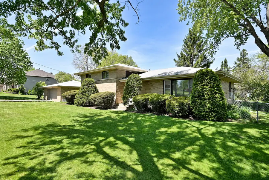 1030 W Kenilworth Avenue, Palatine, IL 60067 - #2
