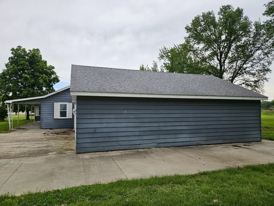 418 S 1st Street, Clay City, IL 62824 - #3
