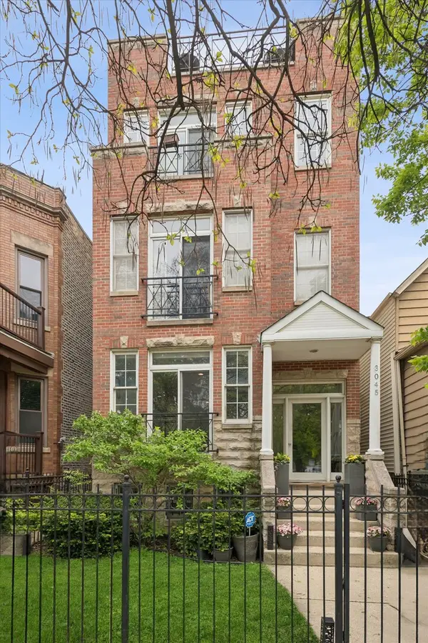 3045 N Damen Avenue #1, Chicago, IL 60618