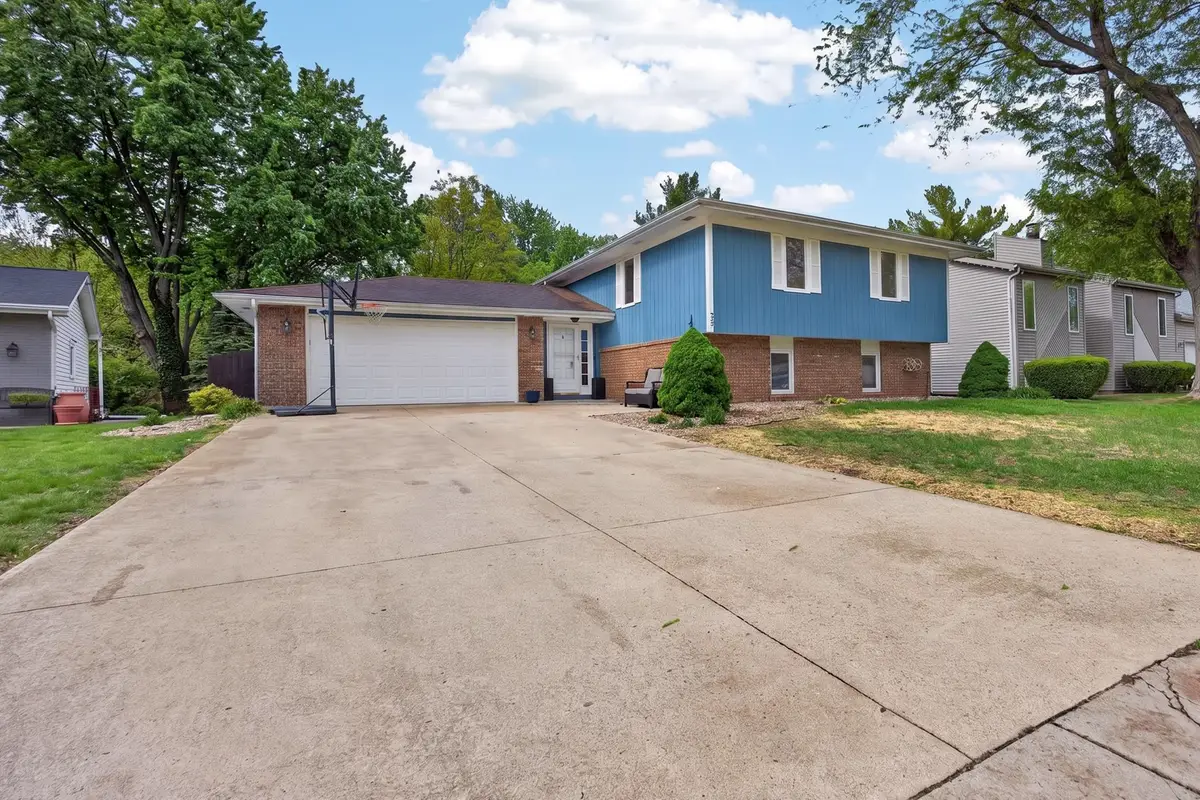 32 Kenfield Circle, Bloomington, IL 61704 - #1