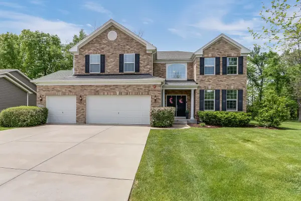1612 Bur Oak Drive, Hoffman Estates, IL 60192