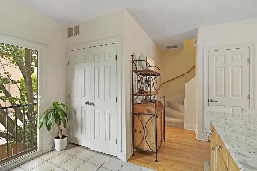 4549 N Central Avenue #8, Chicago, IL 60630 - #2