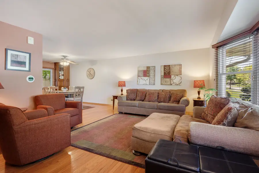 1477 William Clifford Lane, Elk Grove Village, IL 60007 - #3