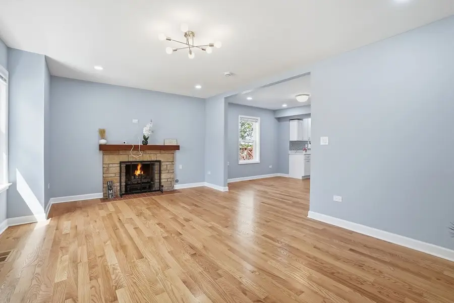 2724 W Jerome Street, Chicago, IL 60645 - #3