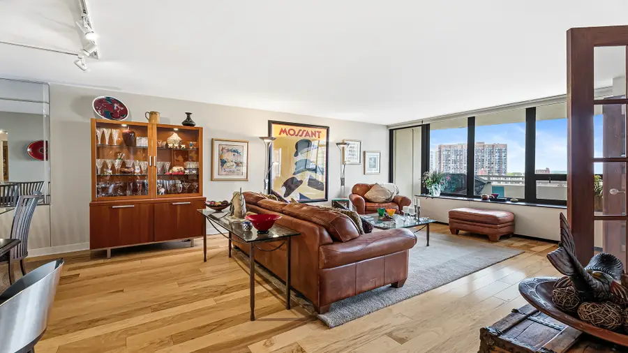 3930 N Pine Grove Avenue #1211, Chicago, IL 60613 - #3