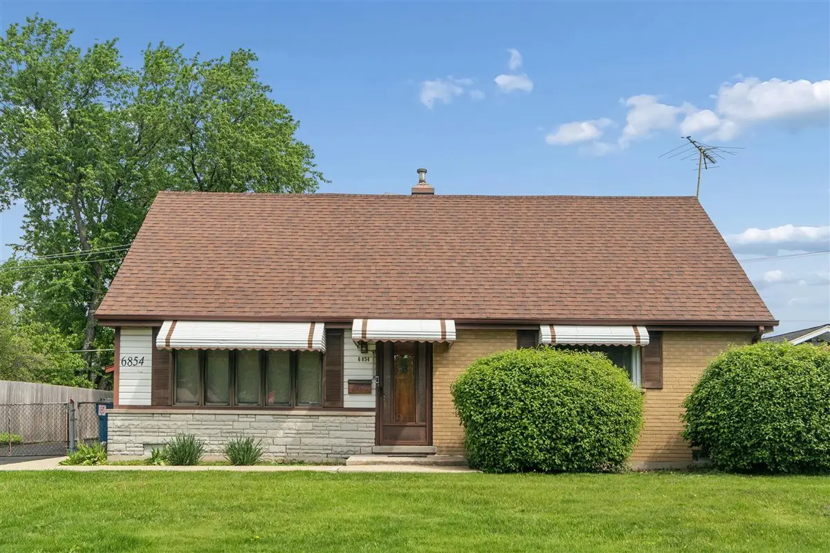 6854 Saratoga Drive, Bridgeview, IL 60455 - #1