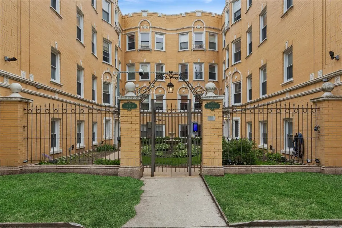 7409 N Hoyne Avenue #3, Chicago, IL 60645 - #1